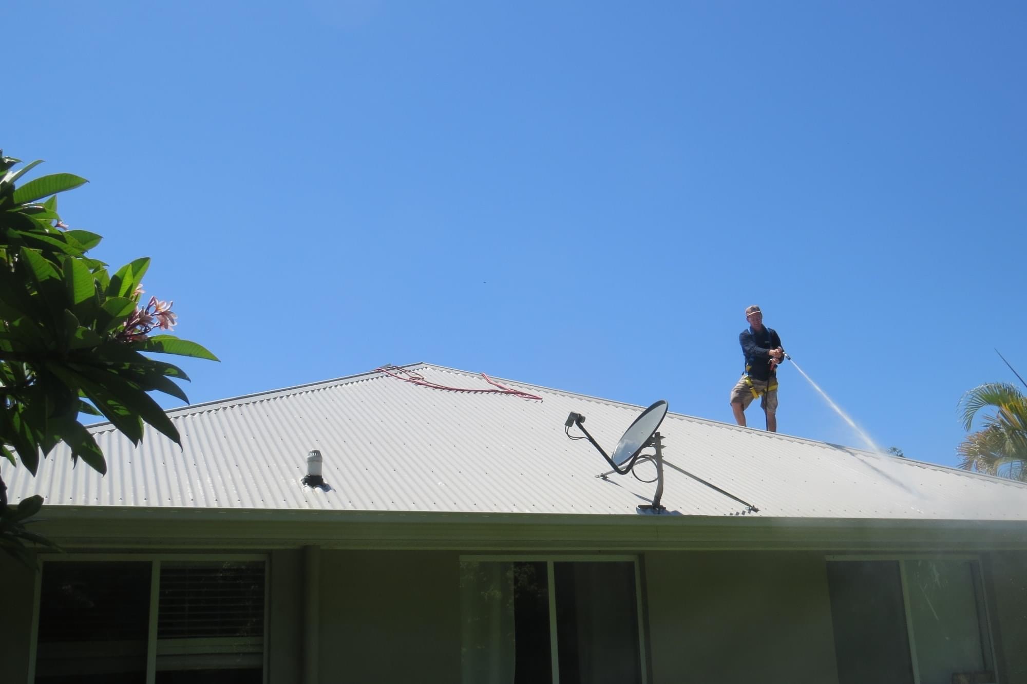 Garbage chute cleaning - Before and after
